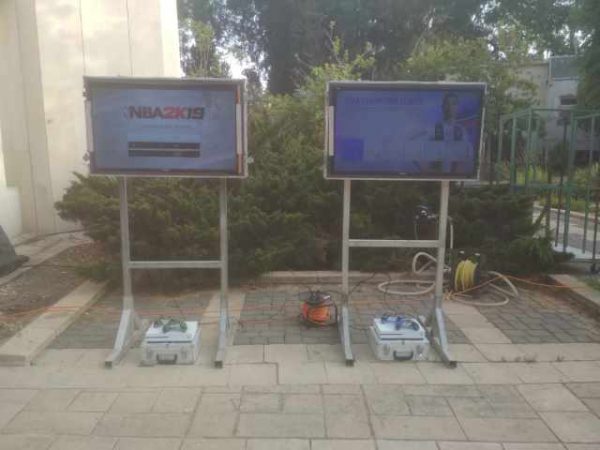 2 עמדות משחק להשכרה