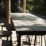 coffee chair שולחן עץ להשכרה